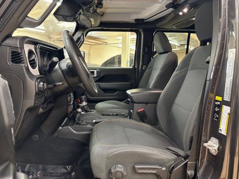 Used 2025 Jeep Wrangler Unlimited Sport AWD/4WD image 24