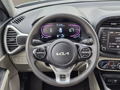 Used 2024 Kia Soul LX w/ Option Group 015 FWD image 17