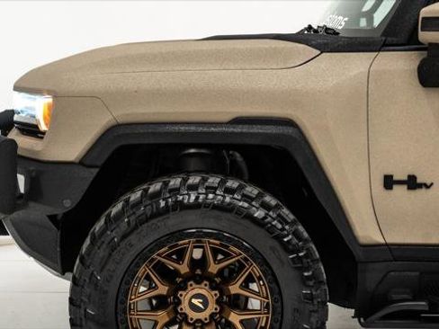 Used 2025 GMC Hummer EV 3X w/ LPO, Dark Essentials Package image 19
