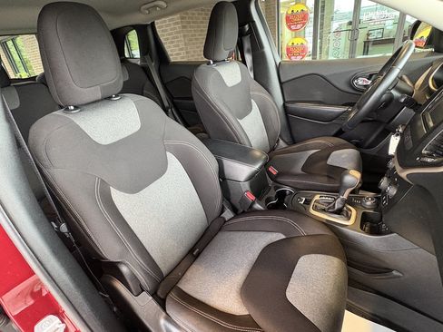 Used 2014 Jeep Cherokee Latitude AWD/4WD image 24