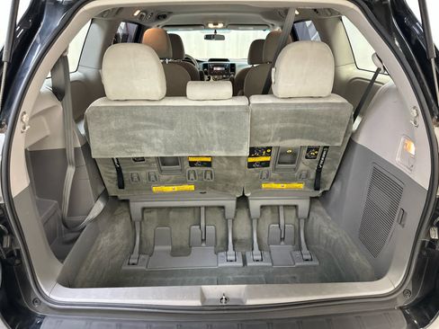 Used 2014 Toyota Sienna L FWD image 22