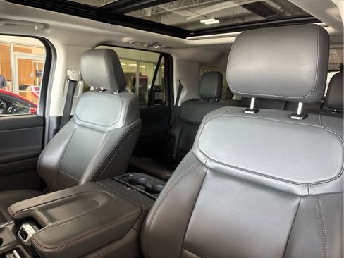 Used 2025 Ford Expedition Active AWD/4WD image 24
