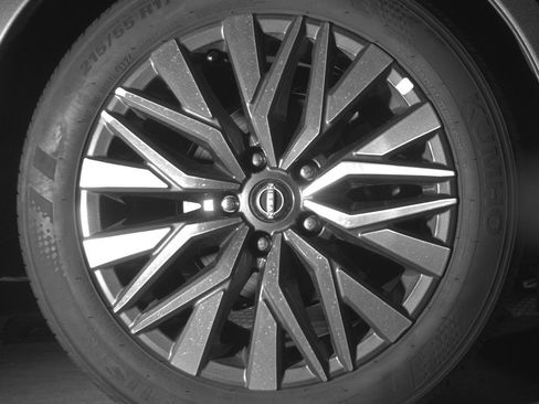 Used 2025 Nissan Altima 2.5 SV FWD image 15