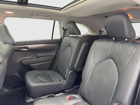 Used 2020 Toyota Highlander Platinum FWD image 37