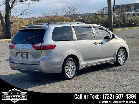 Used 2016 Toyota Sienna AWD image 8