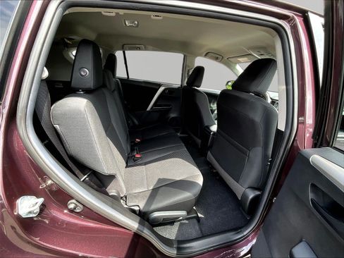 Used 2018 Toyota RAV4 LE w/ All Weather Liner Package AWD/4WD image 23