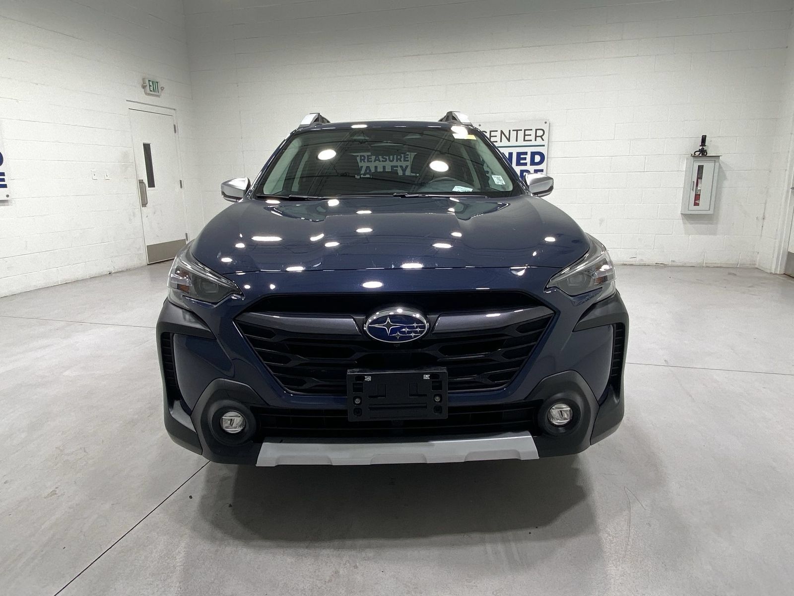 Used 2023 Subaru Outback Touring AWD/4WD image 3