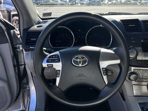 Used 2011 Toyota Highlander 4WD image 10