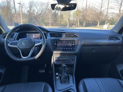 Certified 2023 Volkswagen Tiguan SE w/ Panoramic Sunroof Package image 27