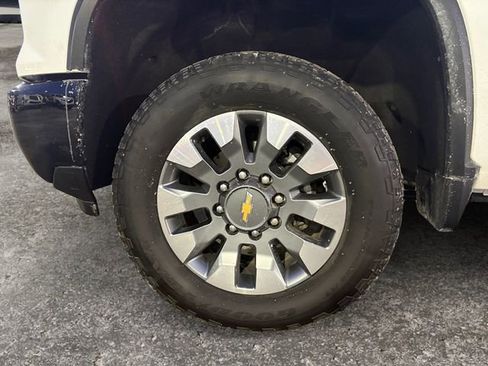 Used 2024 Chevrolet Silverado 2500 Custom w/ Custom Value Package image 14