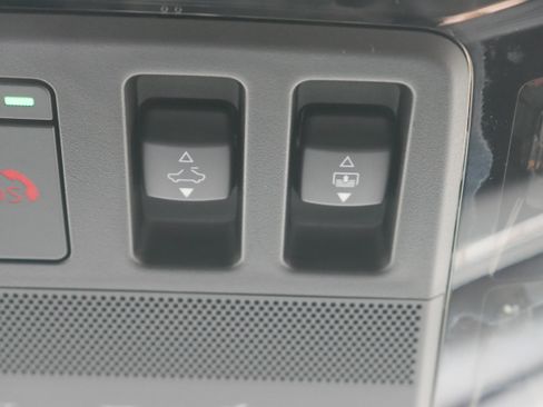 Used 2025 Mitsubishi Outlander AWD image 30