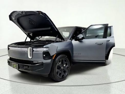 Used 2026 Rivian R1S Adventure AWD/4WD image 13