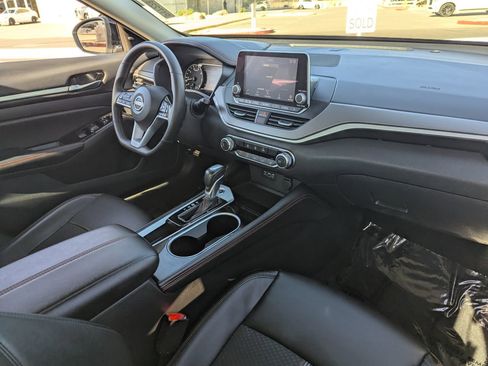 Used 2025 Nissan Altima 2.5 SR image 13