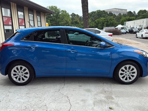 Used 2017 Hyundai Elantra GT FWD image 4