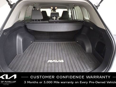 Used 2021 Toyota RAV4 XLE image 19