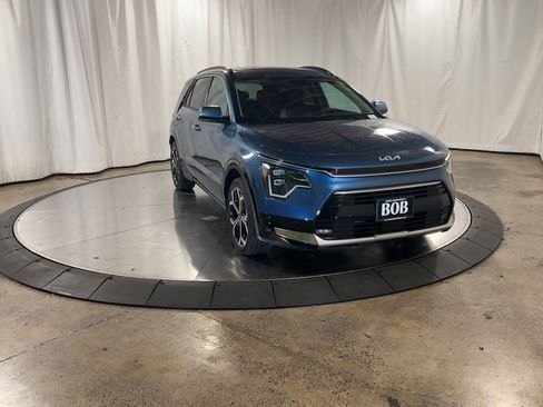 Certified 2025 Kia Niro SX Touring image 3