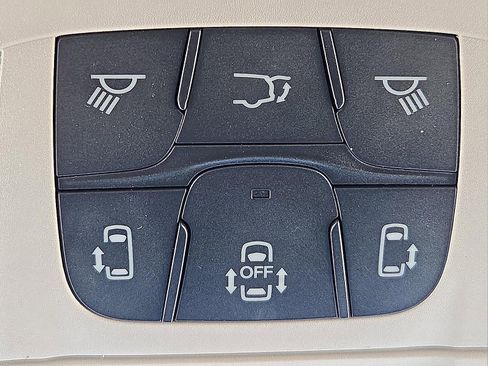 Used 2024 Chrysler Pacifica Limited FWD image 19