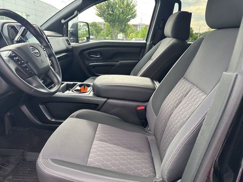 Used 2023 Nissan Titan SV w/ SV Convenience Package AWD/4WD image 10