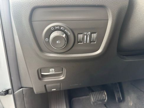 New 2025 Jeep Grand Cherokee Overland AWD/4WD image 12