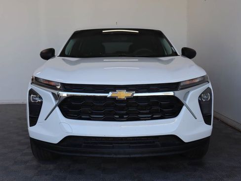 Used 2024 Chevrolet Trax LS FWD image 2