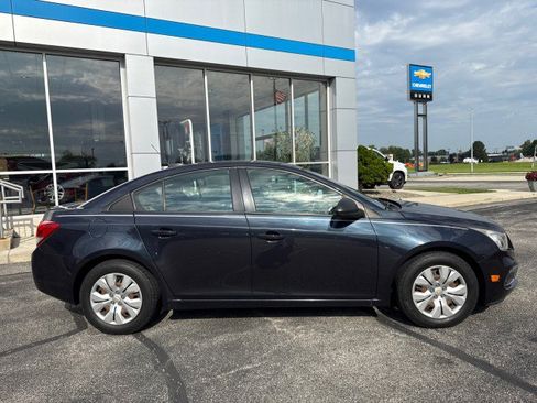 Used 2016 Chevrolet Cruze LS FWD image 2