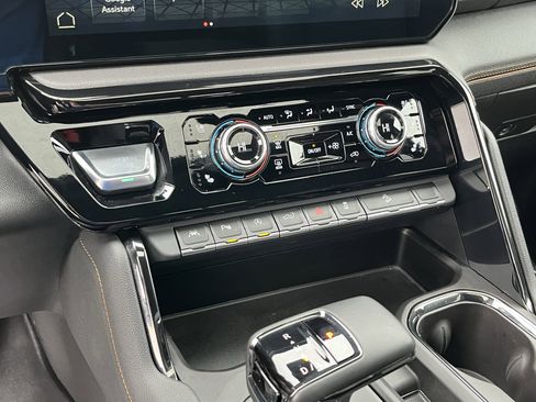 Used 2023 GMC Sierra 1500 AT4 w/ AT4 Preferred Package image 23