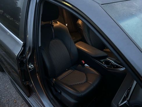 Used 2019 Toyota Camry SE image 15