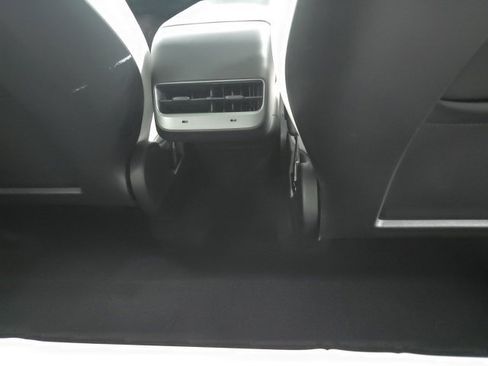 Used 2024 Tesla Model Y Long Range AWD/4WD image 22