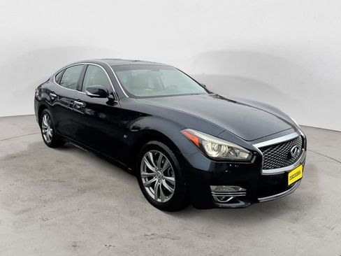 Used 2019 INFINITI Q70 Luxe image 7