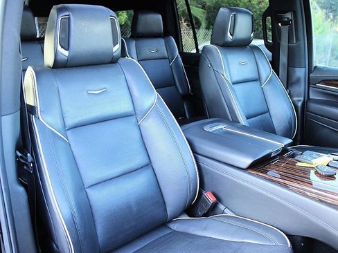 Used 2021 Cadillac Escalade ESV Premium Luxury RWD image 26