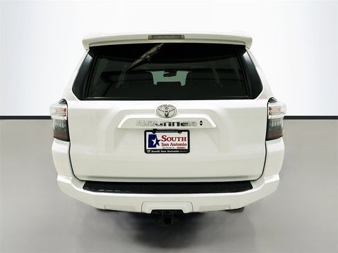 Used 2022 Toyota 4Runner SR5 Premium image 6