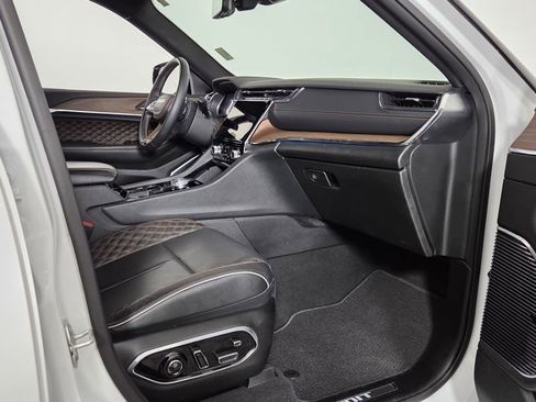 Used 2023 Jeep Grand Cherokee Summit w/ Adv Protech Group IV AWD/4WD image 39