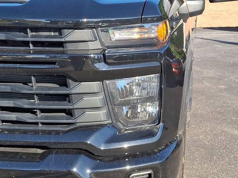 Used 2025 Chevrolet Silverado 2500 Custom AWD/4WD image 9