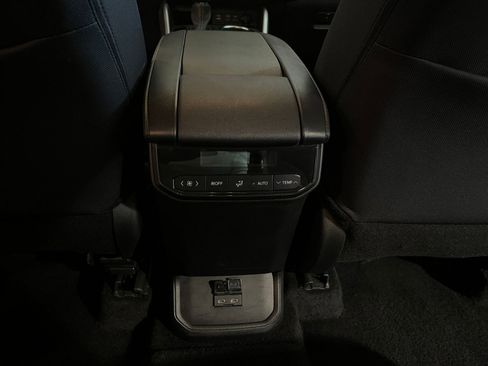 Used 2025 Toyota Highlander LE FWD image 24
