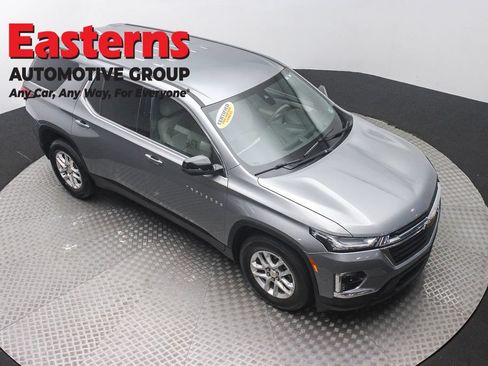 Used 2023 Chevrolet Traverse LS FWD image 3