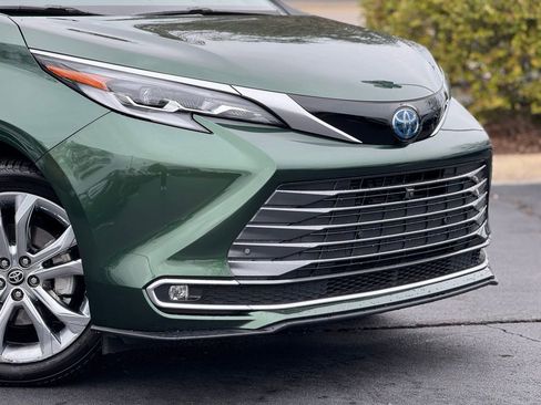 Certified 2021 Toyota Sienna Platinum image 7