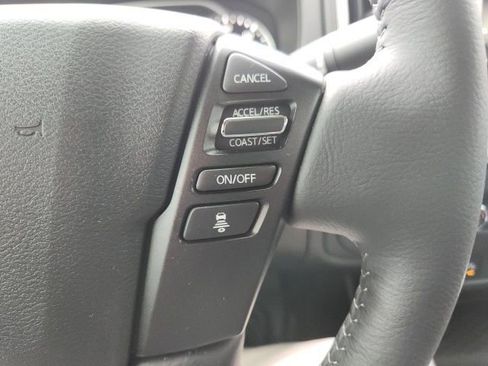 Used 2025 Nissan Frontier SV w/ SV Convenience Package image 26