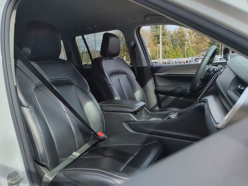 Used 2024 Jeep Grand Cherokee Limited image 37