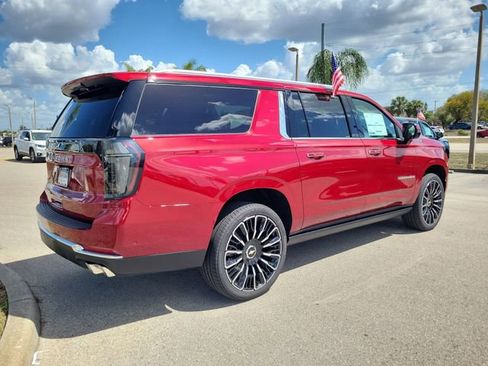 New 2026 Chevrolet Suburban High Country image 2