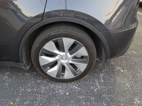 Used 2024 Tesla Model Y Long Range image 7