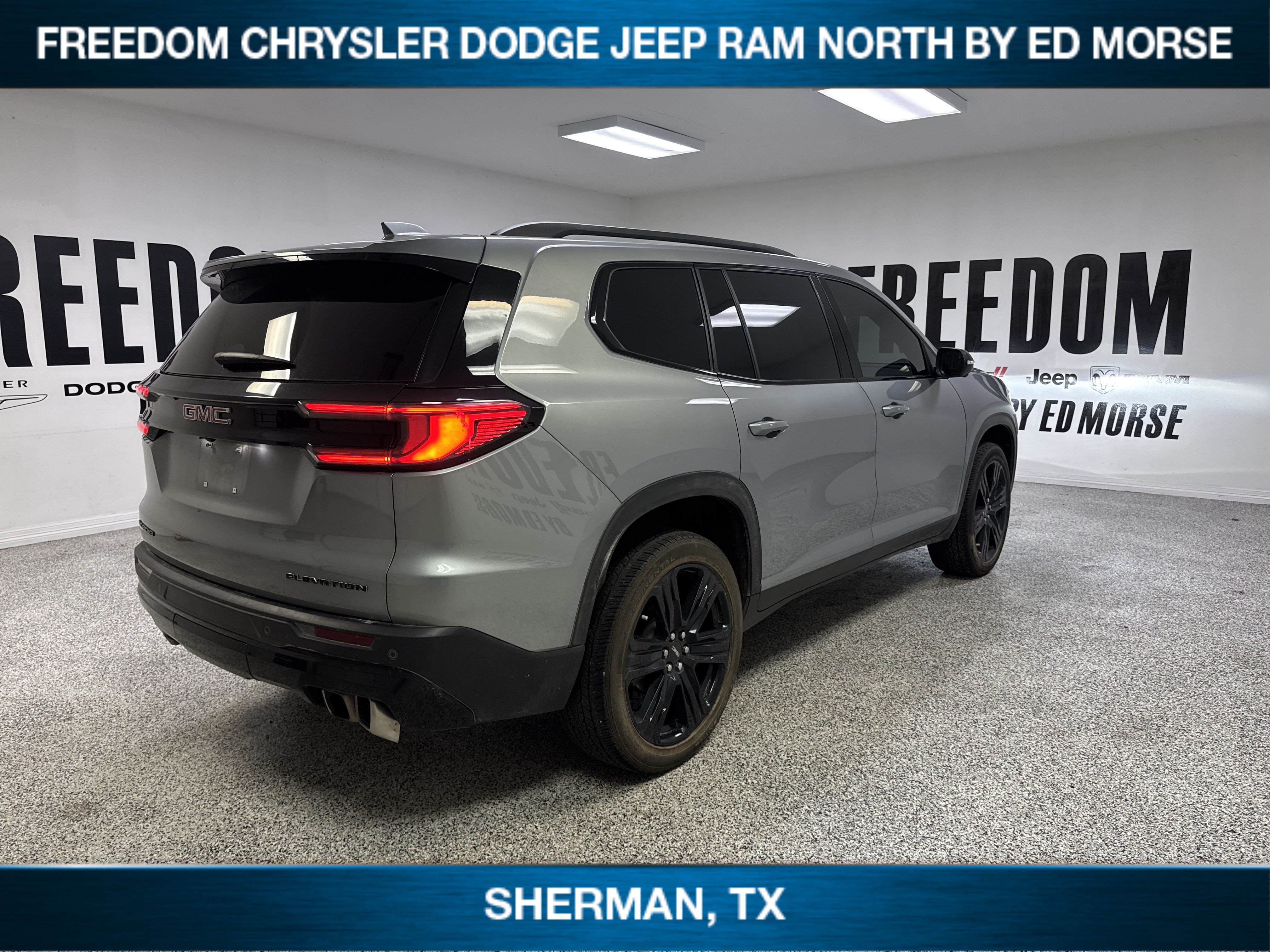 Used 2024 GMC Acadia Elevation w/ Black Edition FWD image 4