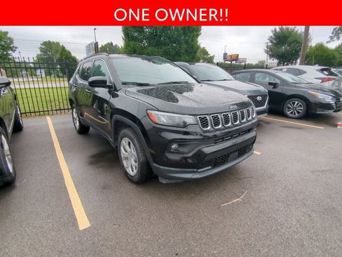 Used 2024 Jeep Compass Latitude AWD/4WD image 3