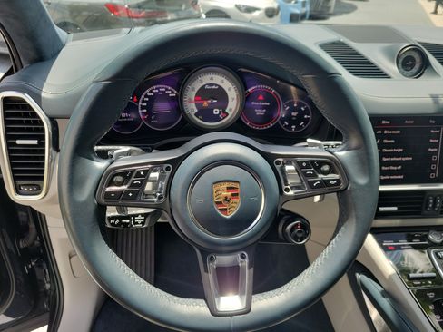 Used 2022 Porsche Cayenne Turbo AWD/4WD image 17