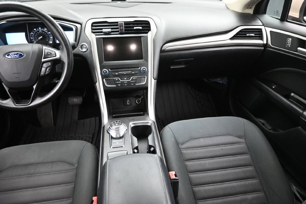 Used 2017 Ford Fusion SE w/ Fusion SE Technology Package FWD image 15