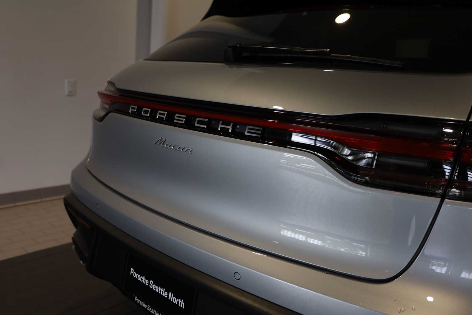 Used 2025 Porsche Macan AWD/4WD image 14