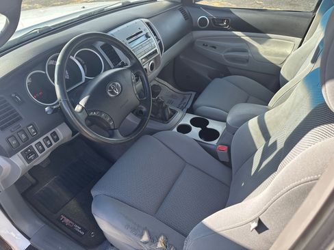 Used 2011 Toyota Tacoma 4x4 Double Cab image 4