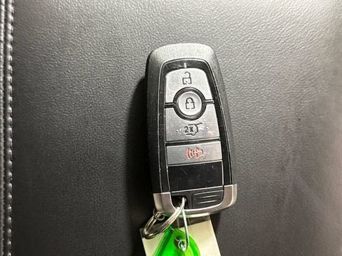 Used 2023 Ford Explorer XLT AWD/4WD image 43