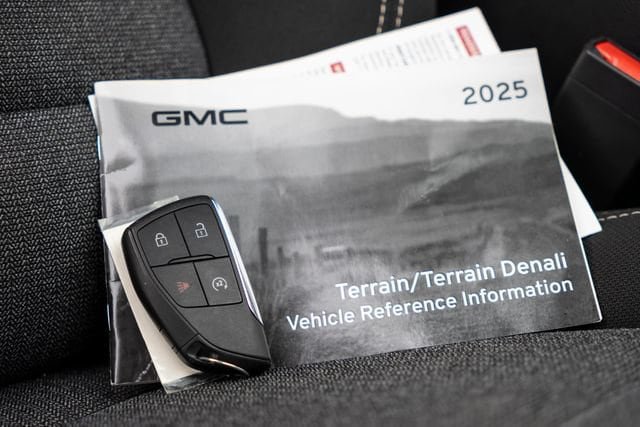 Certified 2025 GMC Terrain Elevation AWD/4WD image 39