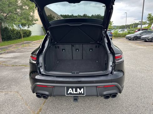 Used 2023 Porsche Macan AWD/4WD image 18