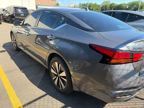 Used 2022 Nissan Altima 2.5 SV w/ SV Premium Package AWD/4WD image 9